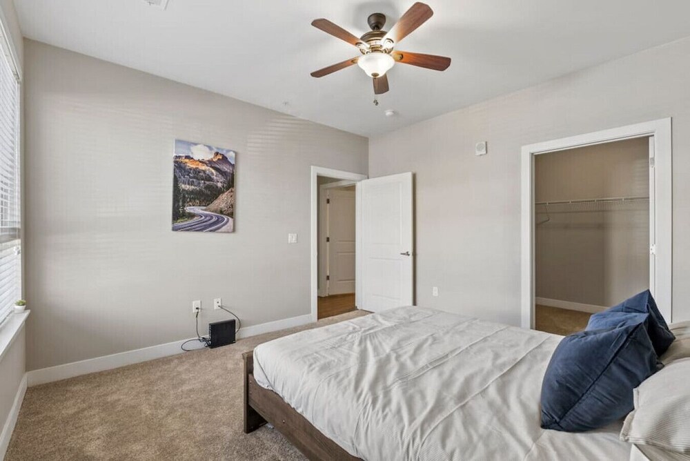 Steps From Sky Ridge Medical! Lone Tree Vrbo