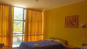 Deluxe dubbelrum | Allergitestade sängkläder, strykjärn/strykbräda och gratis wi-fi