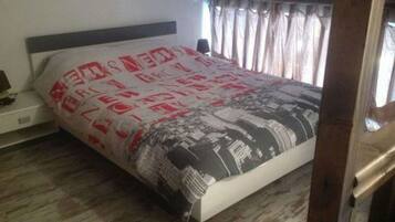 1 chambre, fer et planche Ă repasser