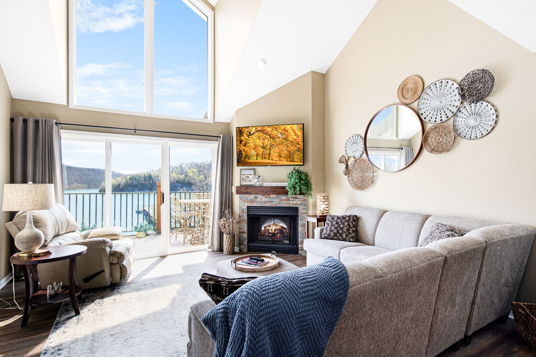 Spectacular Lake and Wildlife Views!