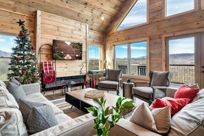 TV, fireplace, DVD player, table football - Mtn Cabin · Hot Tub · Game Room · Fire Pit (Sevierville)