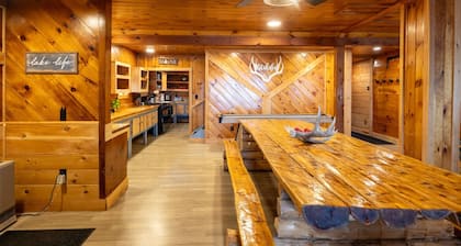 Katahdin - Cabin 4 · Lawrence`s Lakeside Cabins | `Katahdin`: Boat Dock + Kayaks