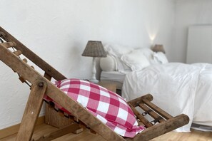 3 bedrooms, bed sheets