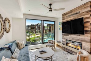Flat-screen TV, fireplace - Electric Pass Lodge (Snowmass Village)