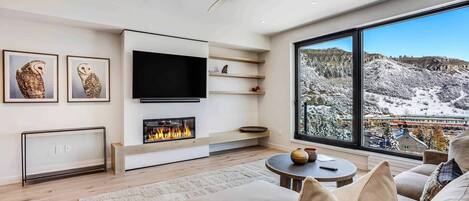 2 bedrooms, individually decorated, individually furnished