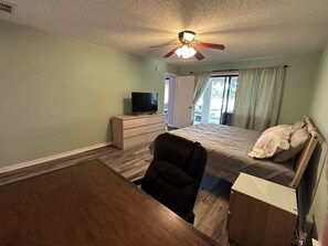 4 Schlafzimmer, Schreibtisch, BĂŒgeleisen/BĂŒgelbrett, Reisekinderbett