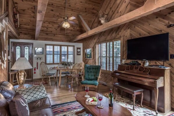 Smart TV, fireplace
