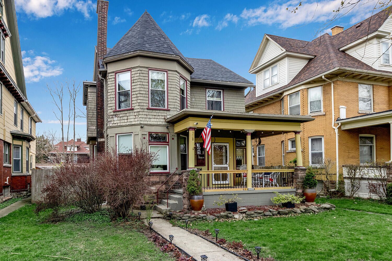 5 BR Grand Victorian Home\Walk to Falls\Gameroom