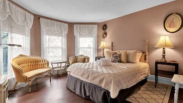 5 bedrooms, desk, iron/ironing board, travel crib