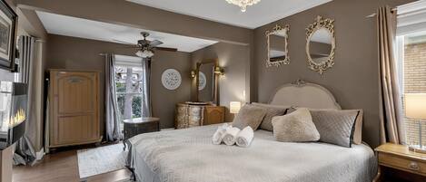 5 chambres, bureau, fer et planche à repasser, lit parapluie