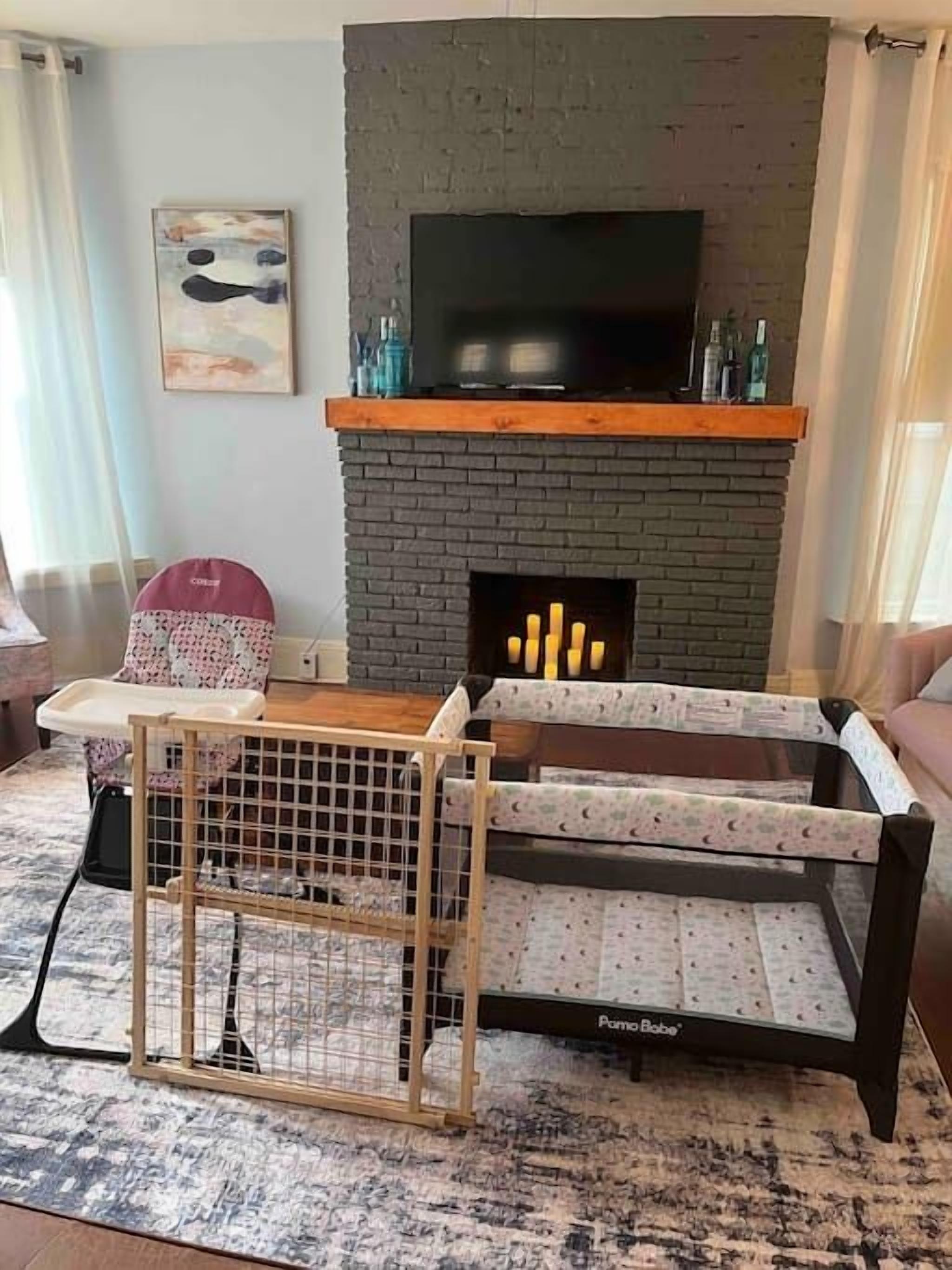 5 BR Grand Victorian Home\Walk to Falls\Gameroom