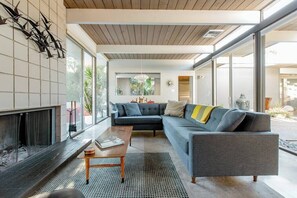 TV, fireplace - Eichler Mid Century Modern Designer Pool/Jacuzzi (Thousand Oaks)