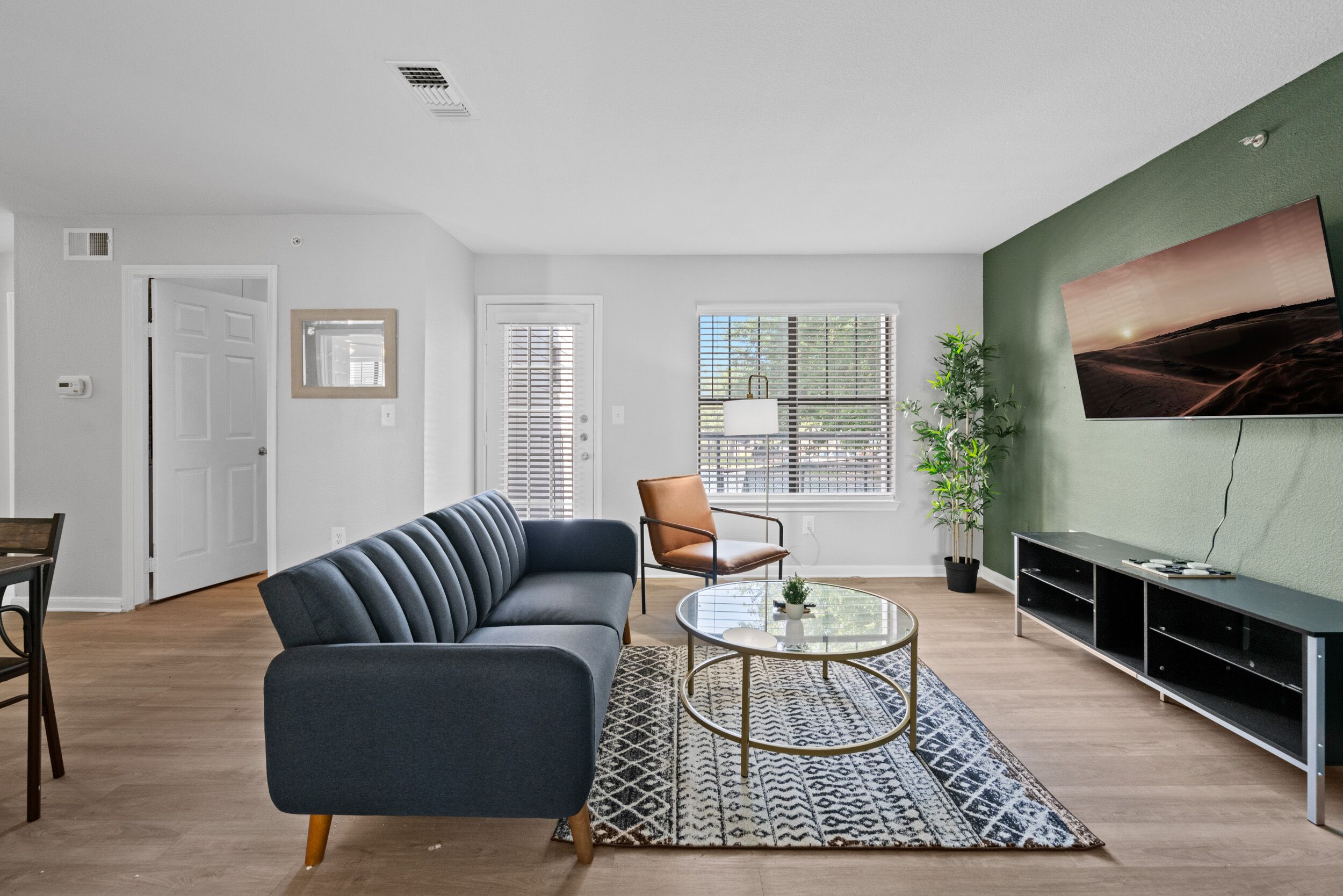 Peaceful Little Getaway, Pet-friendly, Hot Tub & More