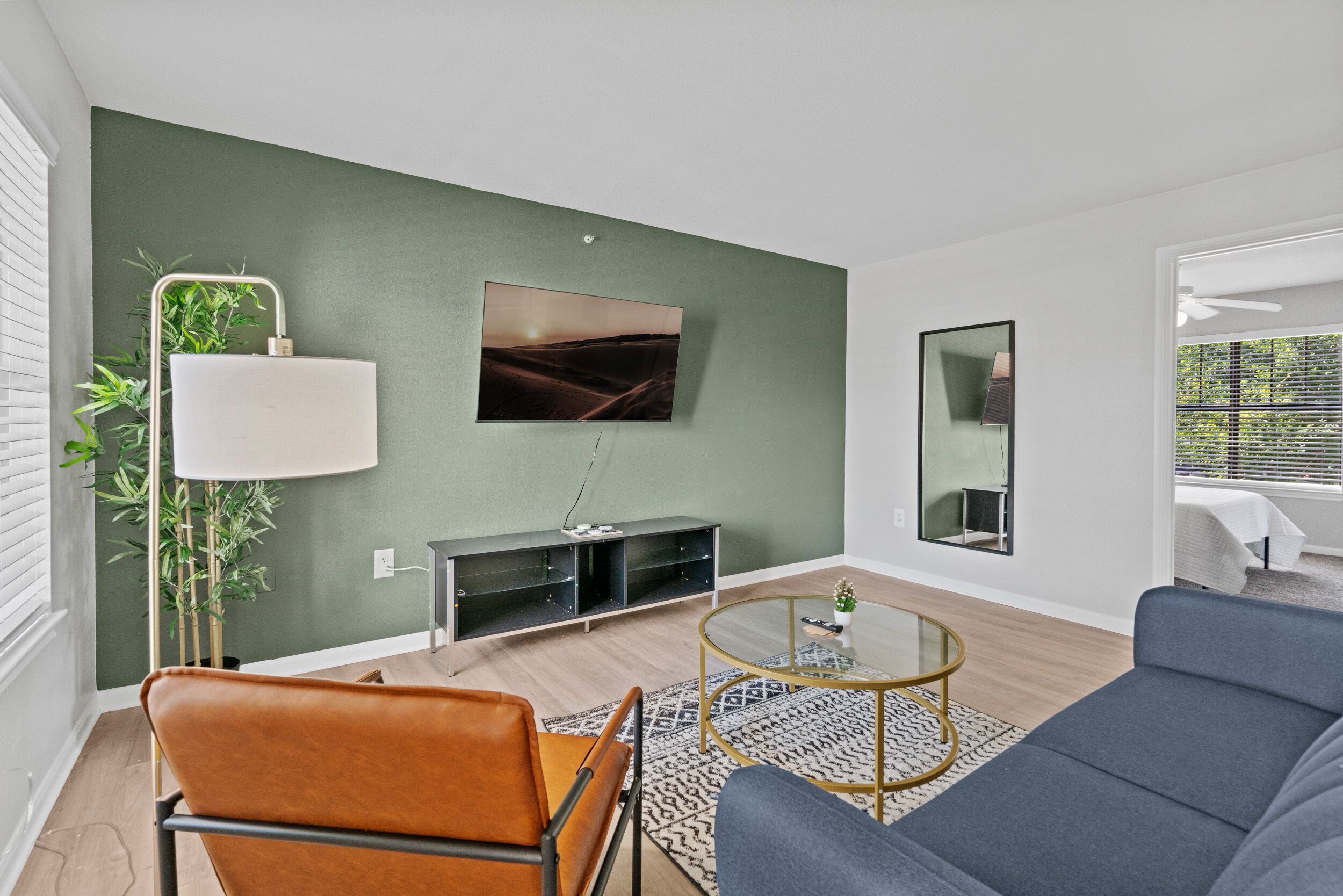 Peaceful Little Getaway, Pet-friendly, Hot Tub & More