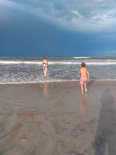 Costa Life 2/2 Condo + Pool + Sleeps 6