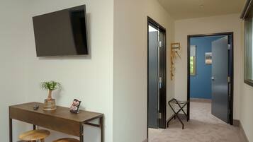 Deluxe Room | 1 bedroom, free WiFi