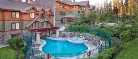 屋外プール、温水プール