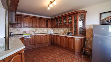 Fridge, dishwasher