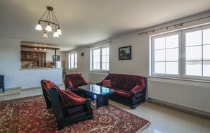 Fireplace - 2 bedroom amazing home in Bogaczewo (Bogaczewo)