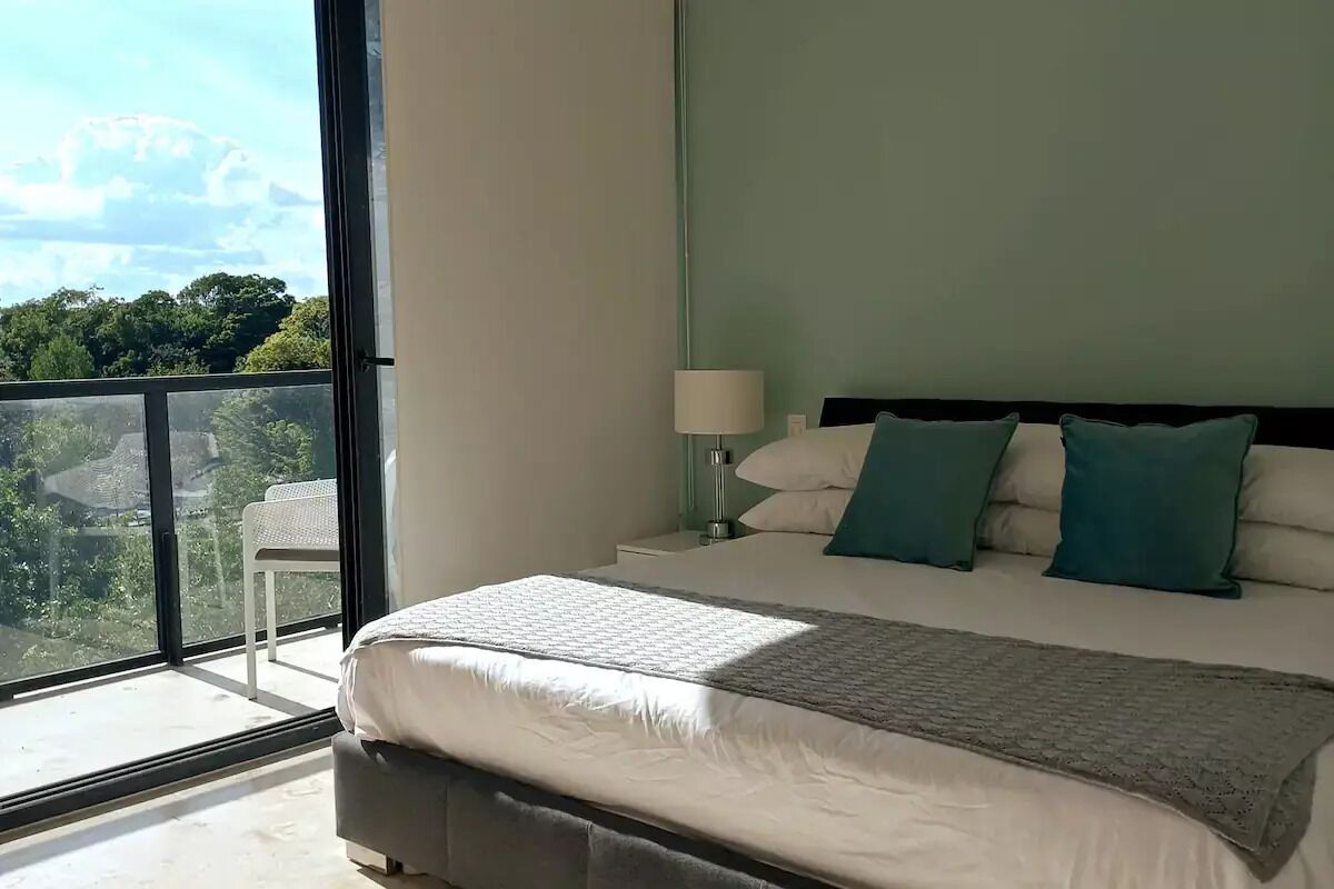 Beautiful and Spacious Condominium with Rooftop and private Jacuzzi