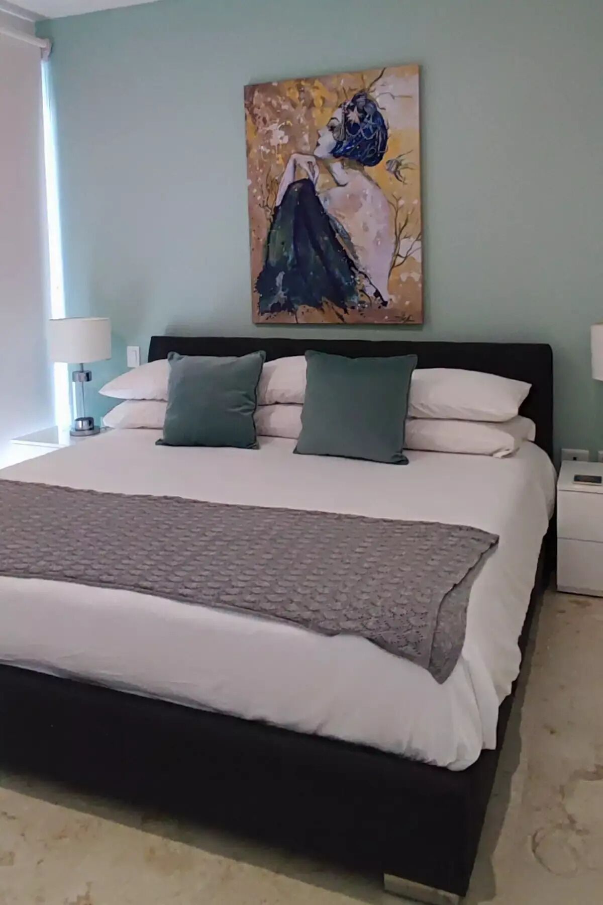 Beautiful and Spacious Condominium with Rooftop and private Jacuzzi