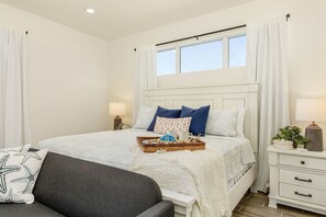 4 Schlafzimmer, Schreibtisch, Bügeleisen/Bügelbrett, Reisekinderbett