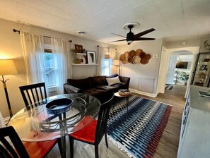 Televisión y oficina 