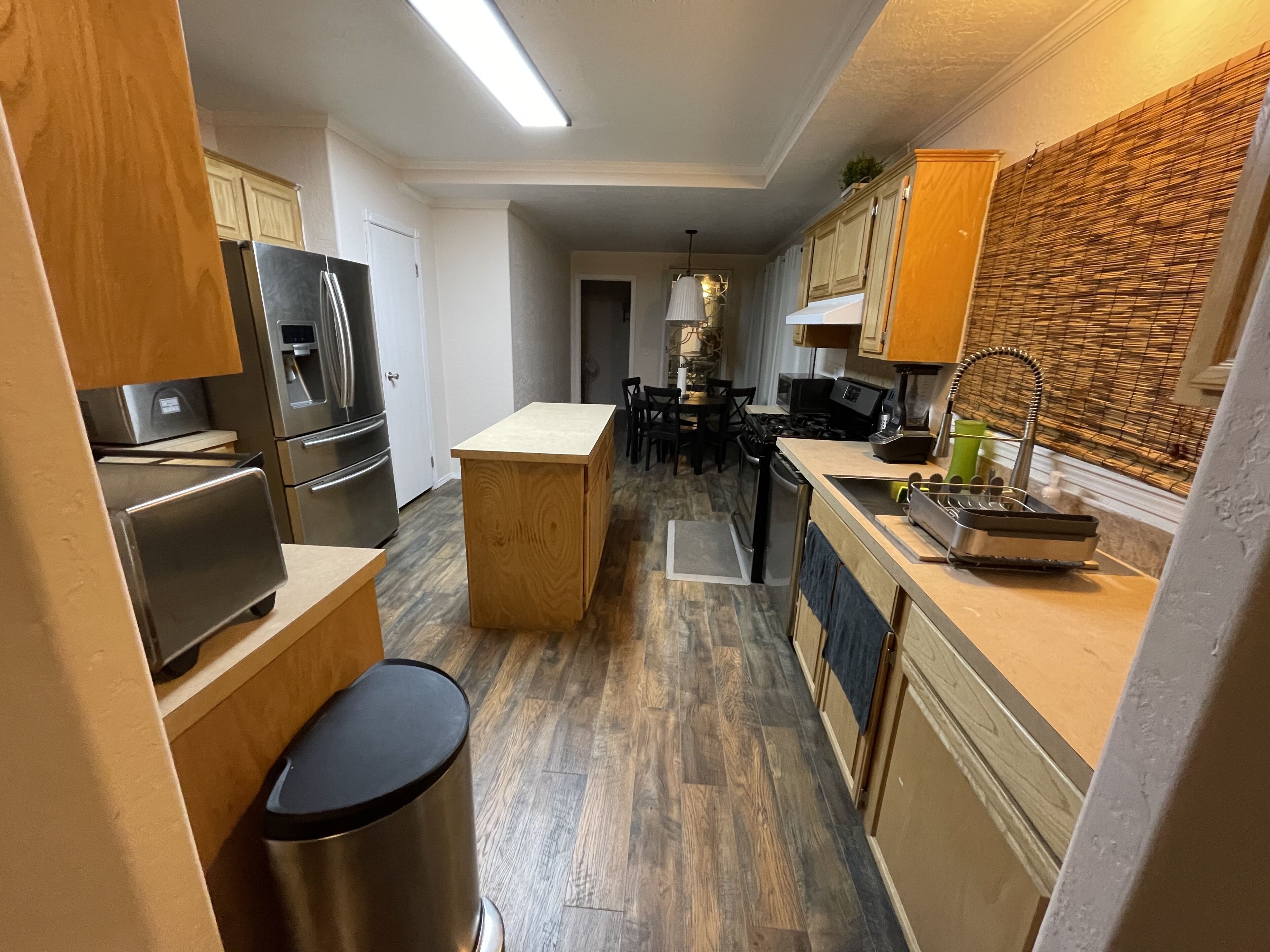 Jääkaappi, mikroaaltouuni, uuni, liesi