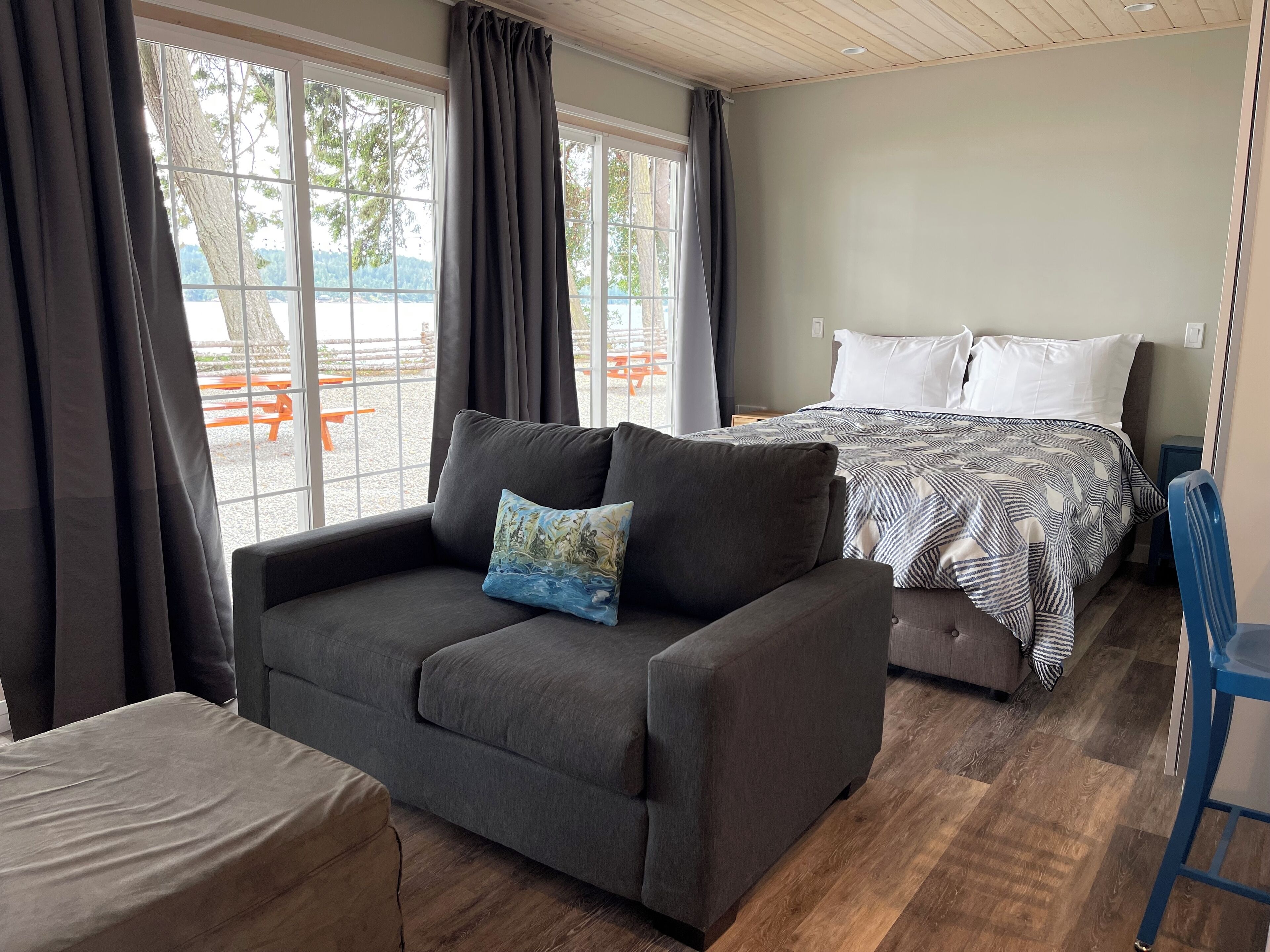 Waterfront Cottage with beach access