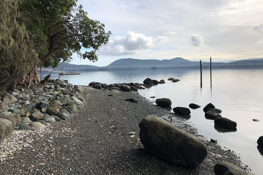 Waterfront Cottage with beach access