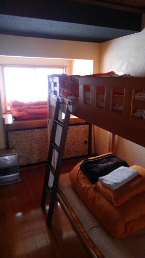 Down duvets, in-room safe, bed sheets