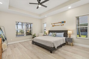 4 bedrooms, desk, iron/ironing board, travel cot - Stunning villa with heated saltwater pool, 4 bedrooms, 2 bathrooms and office. (Cape Coral)