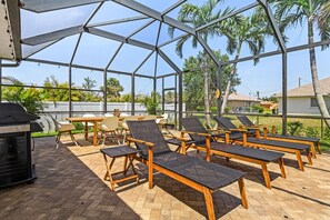Outdoor dining - Stunning villa with heated saltwater pool, 4 bedrooms, 2 bathrooms and office. (Cape Coral)
