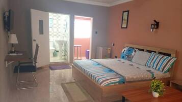 ห้องดีลักซ์สวีท, พร้อมสิ่งอำนวยความสะดวกสำหรับผู้พิการ, วิวภูเขา | 1 ห้องนอน, ห้องพักตกแต่งอย่างมีเอกลักษณ์, ตกแต่งพิเศษโดยเฉพาะ, โต๊ะทำงาน