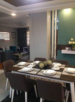 Dining - Hillary Homes 5mins 2 Clark, 15mins to Aqua Planet (barangay cabuyao)
