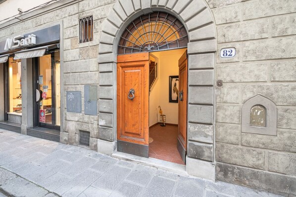 تفاصيل الفندق من الخارج