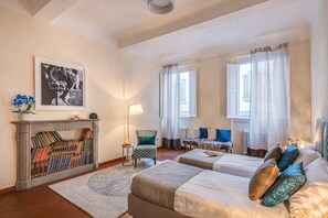 2 bedrooms, iron/ironing board, WiFi