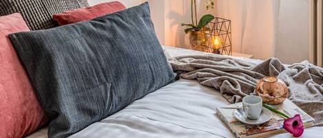 2 bedrooms, iron/ironing board, WiFi