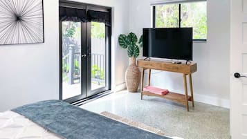 1 habitación, tabla de planchar con plancha, wifi y ropa de cama