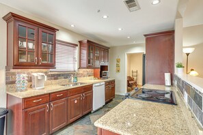 Private kitchen - Close to Downtown Family & Pets! (Dallas)