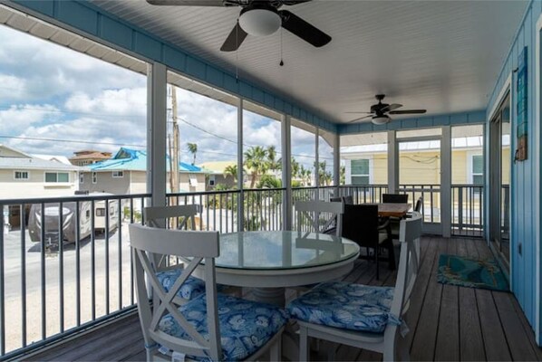 Outdoor dining