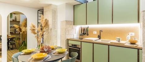 Mikrobølgeovn og kokeplater