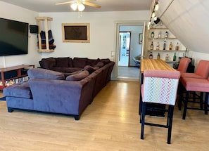 Smart TV, video games, table football, ping pong - Dog friendly, Spacious home, Steps from the Quarry and close to everything (Vinalhaven)