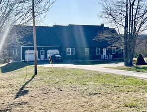 Exterior - Dog friendly, Spacious home, Steps from the Quarry and close to everything (Vinalhaven)