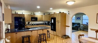Dog friendly, Spacious home, Steps from the Quarry and close to everything