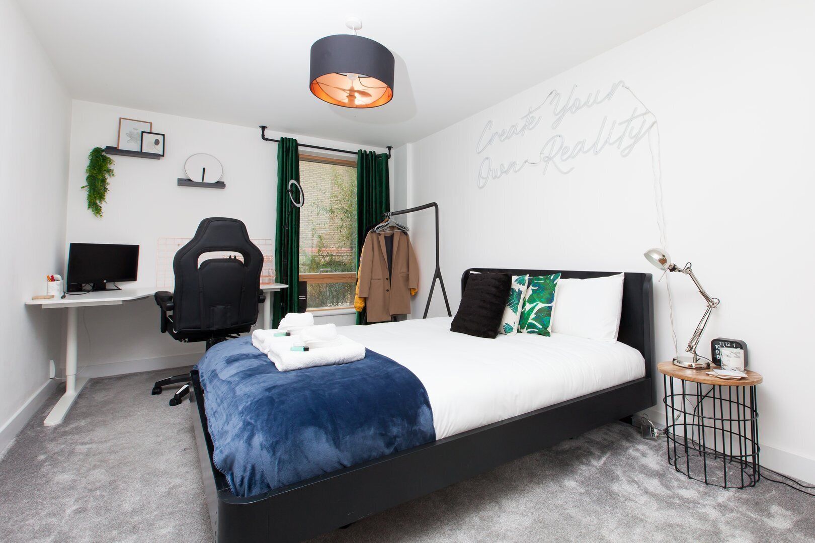 GuestReady - Modern Lush near Queen's Park