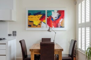 Dining - GuestReady - Gorgeous haven, 5-minutes to Angel (London)