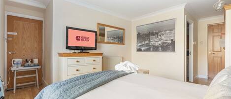 1 bedroom, desk, Internet, bed sheets