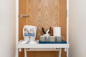 Interior - GuestReady - Cosy ensuite room with balcony (London)