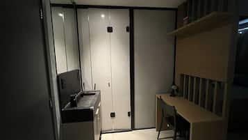 Studio – comfort | Individuelt innredet, skrivebord og skrivebord for bærbar PC